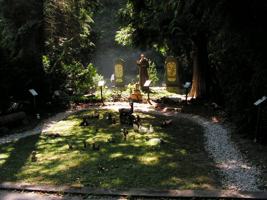 Franziskusgärtchen mit Tierfiguren