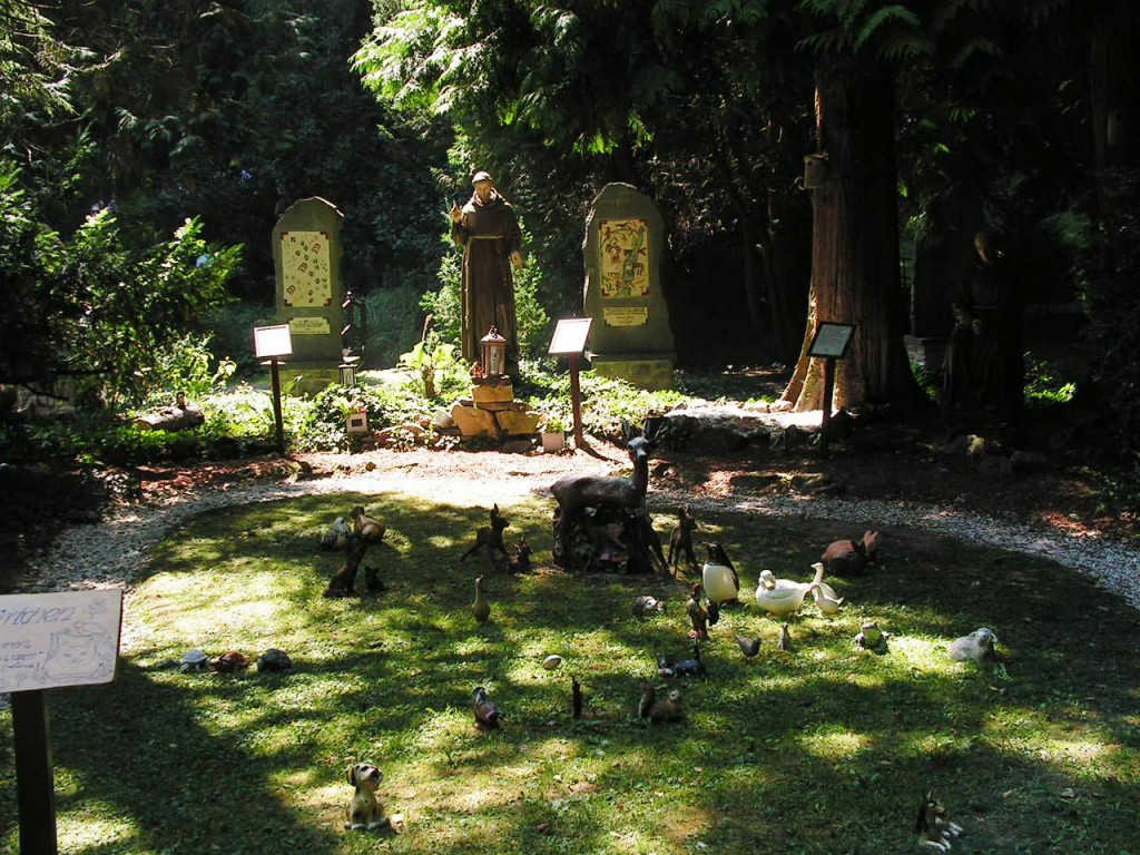 Franziskusgärtchen mit Tierfiguren