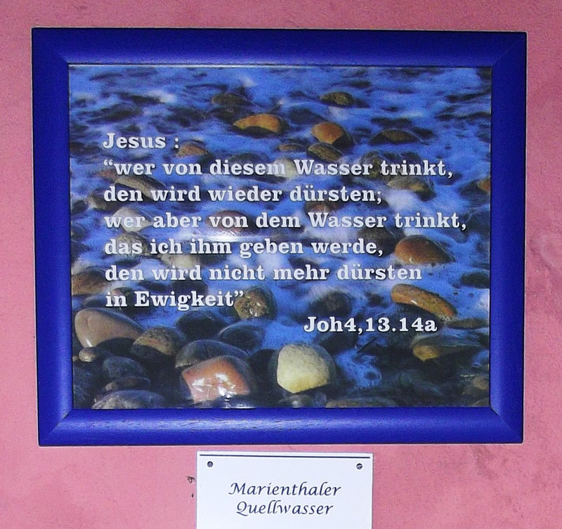 An heiligen Stätten - Marienthal in Geisenheim: Ein Bild mit einem Spruch von Jesus 'wer von diesem Wasser trinkt, den wird wieder dürsten; wer aber von dem Wasser trinkt, das ich ihm geben werde, den wird nicht mehr dürsten in Ewigkeit.'